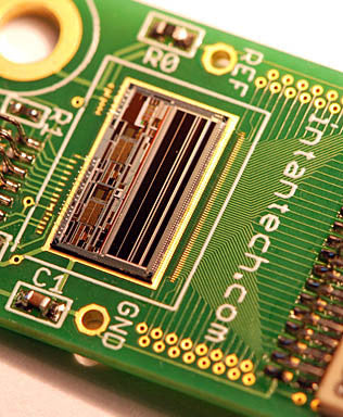 RHD2164-headstage chip closeup